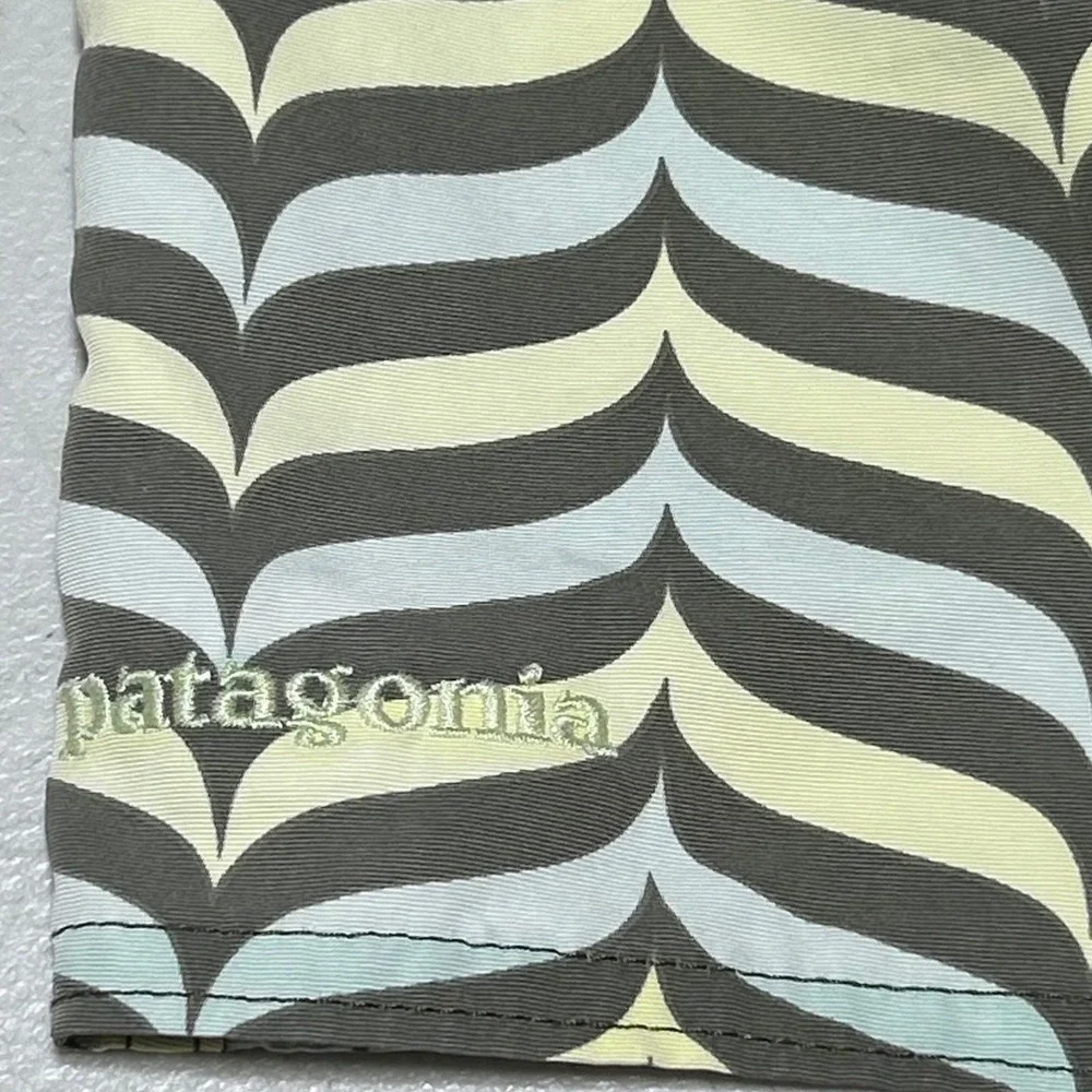 Patagonia Mens 33 Board Shorts Green Yellow Chevron Wave Print Swim Trunks 10 In